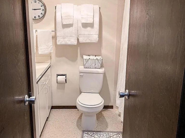 2362 Franklin Ave E #202 — Photo 15