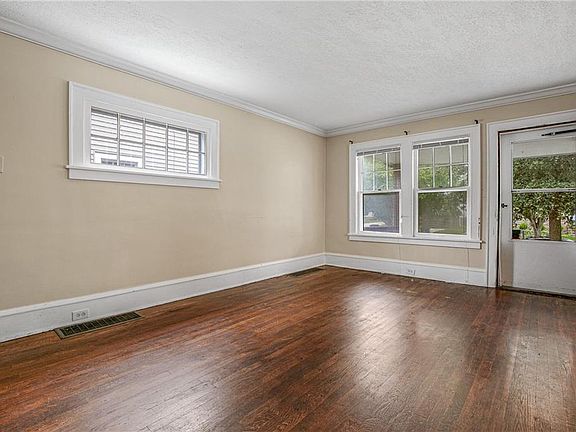 5th image of 2123 Wascana Ave