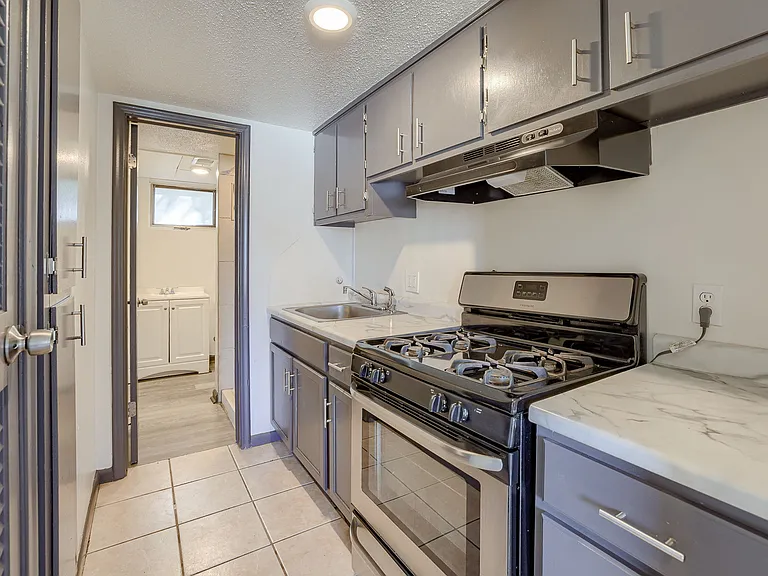 4513 Lafayette Ave — Photo 1