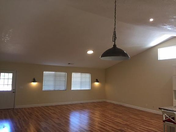 4th image of 2831 Pine St