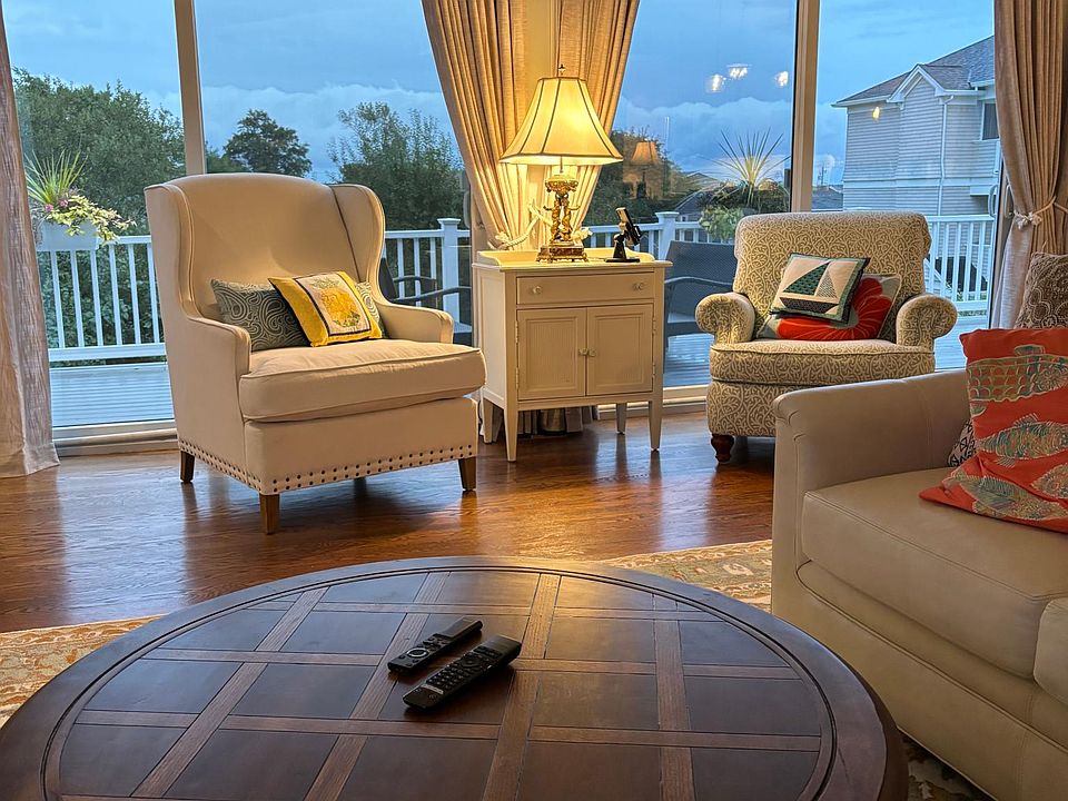 39 Willow Ave, Narragansett, RI 02882 Zillow