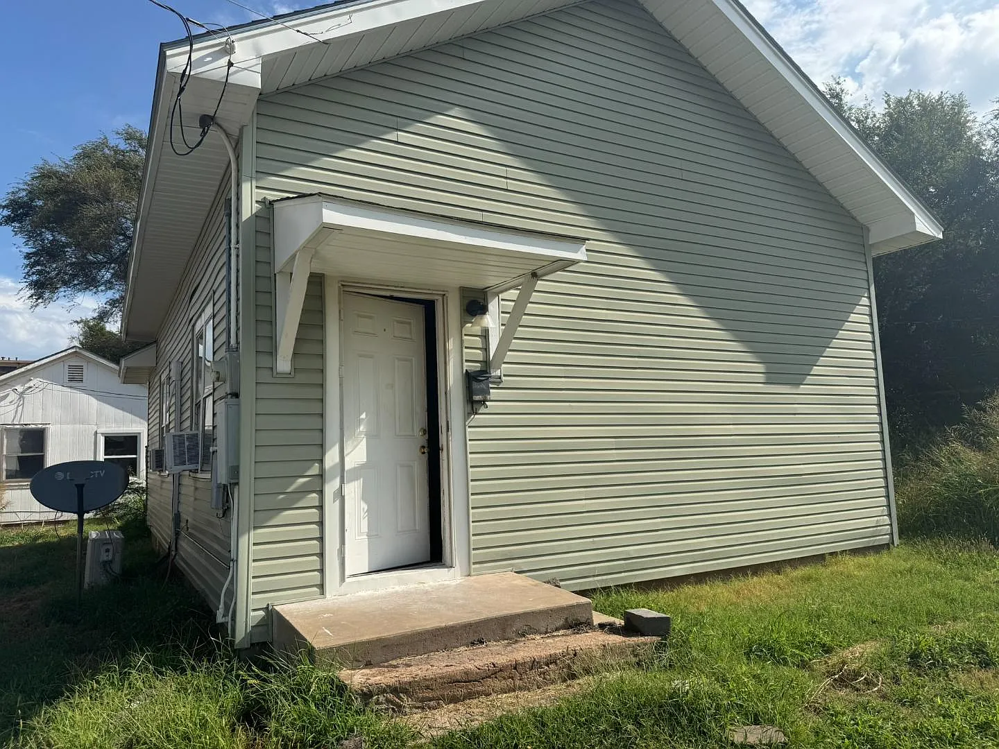 2 bed, 748 sqft, $500 — Photo 1
