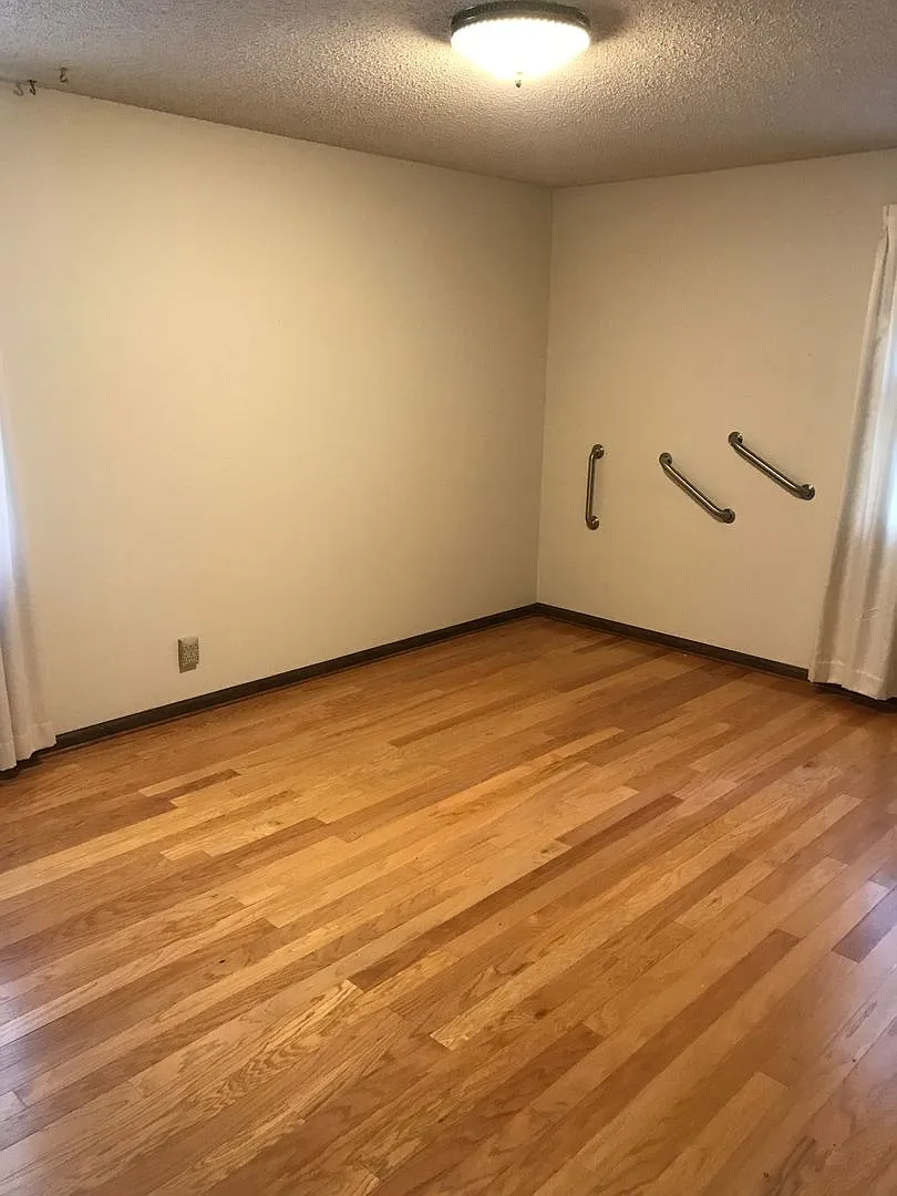4 Bed home on the Watertown/Lebanon line! — Photo 4