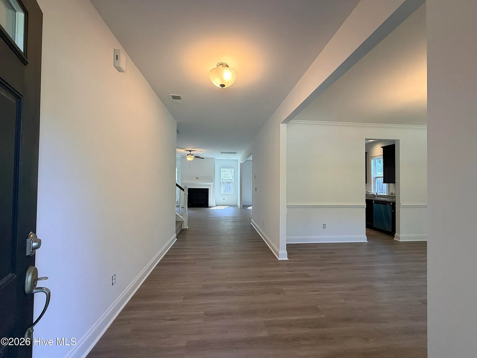 5 bed, 3.0 bath, 3055 sqft, $2,800 — Photo 2