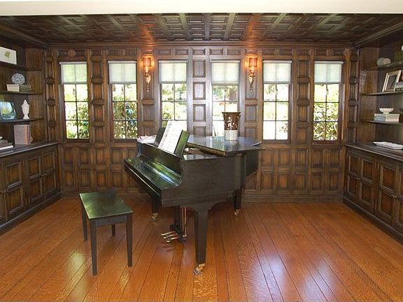 Library or music alcove