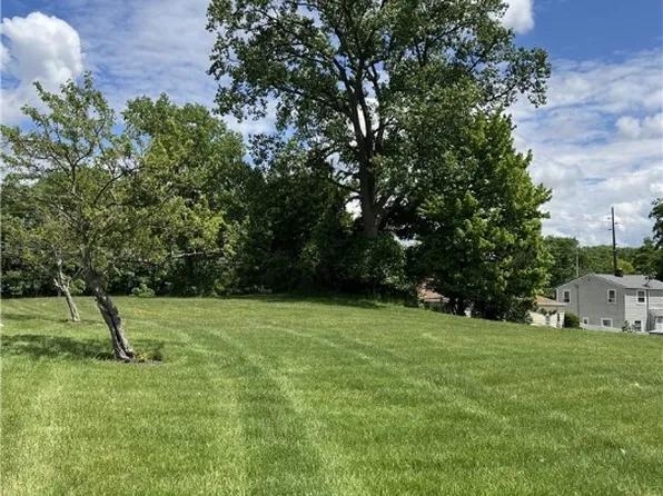 7264 Ridge Rd, Parma, OH 44129