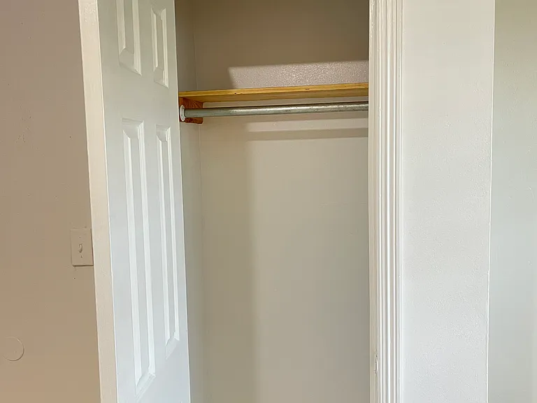 4537 Reynes St — Photo 12