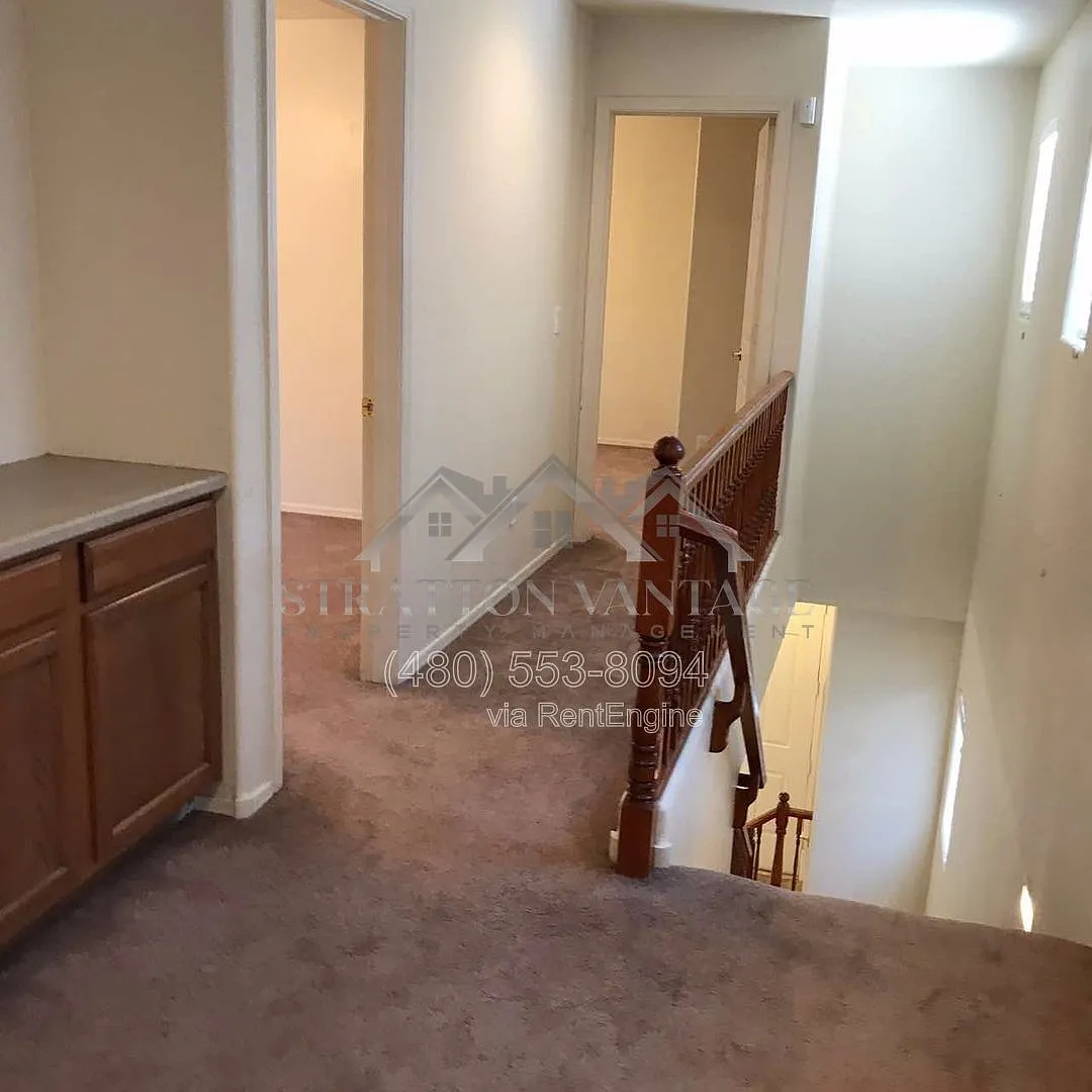4 bed, 2.5 bath, 2224 sqft, $1,999 — Photo 4