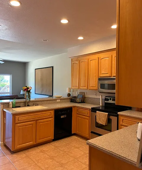 917 Arrowhead Ter — Photo 3