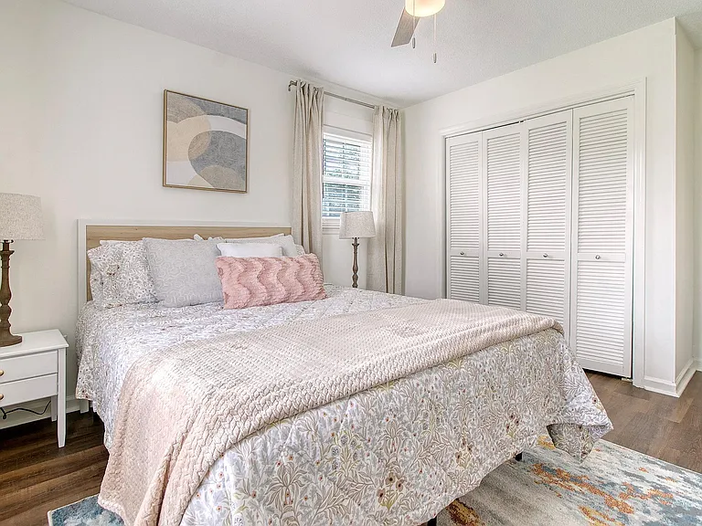 Bedroom 2 offers another Queen size memory foam mattress for that good night's sleep