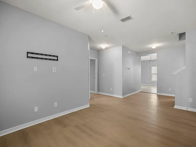 1300 Cavender Creek Rd — Photo 25