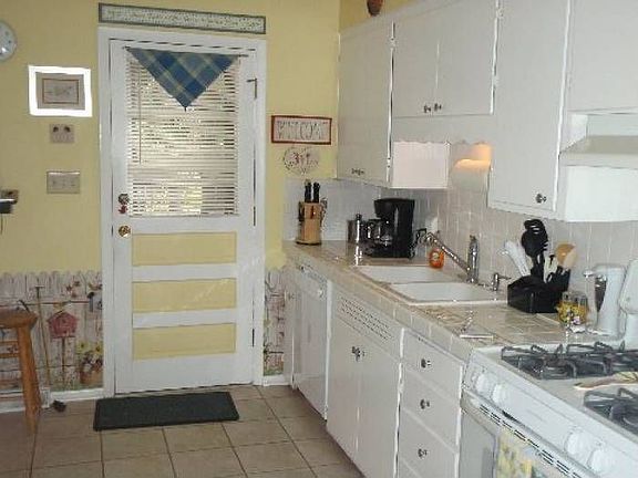 4th image of 933 Parkway Dr