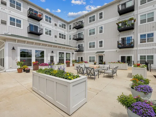 The Hendrickson, 1750 Larpenteur Ave W #7089f9042, Saint Paul, MN 55113