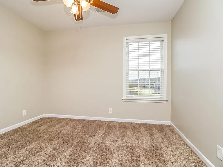 2910 Iona Dr — Photo 16