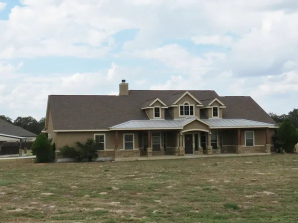 300 ROSE MEADOW DR, La Vernia, TX 78121