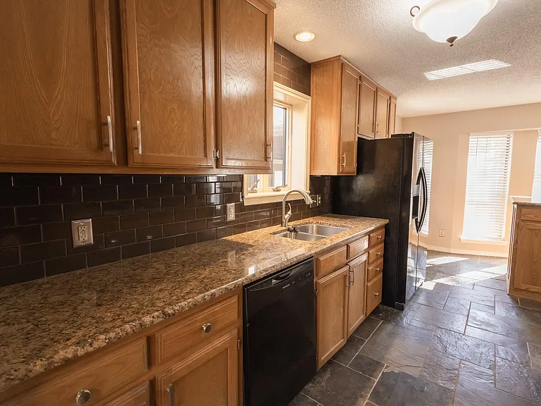 1206 Marigold Ln — Photo 24