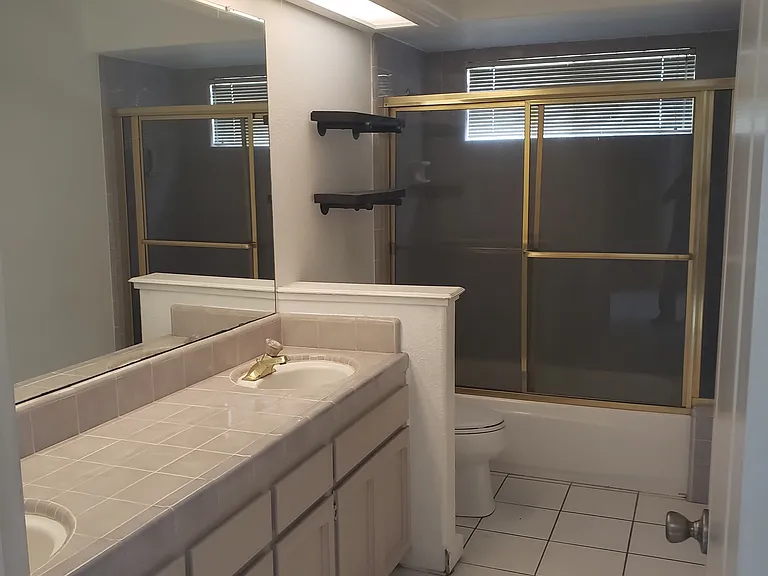 1237 E Athens Ave — Photo 11