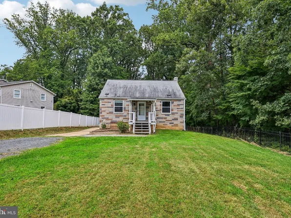 7806 Oak St, Falls Church, VA 22043