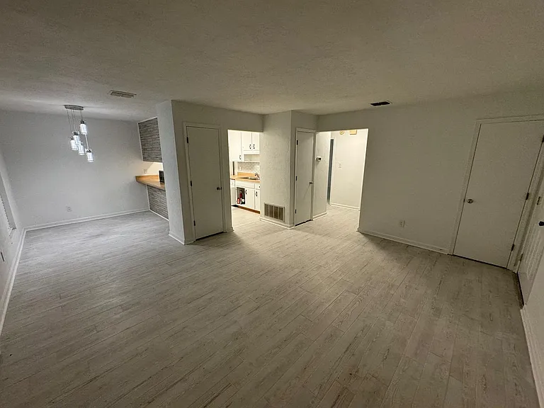 2143 Corinne St — Photo 1