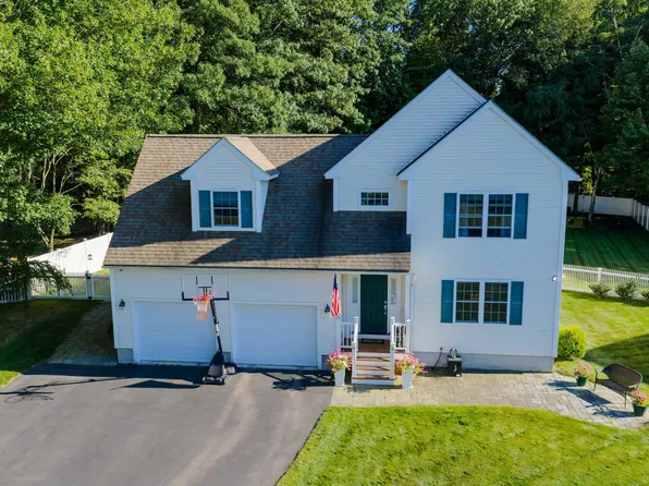 25 Hidden Oaks Drive, Colchester, VT 05446