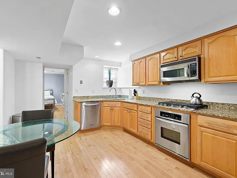 936 T St NW #B — Photo 9