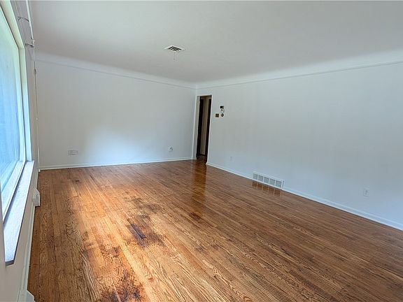 4th image of 27540 Hollywood Dr