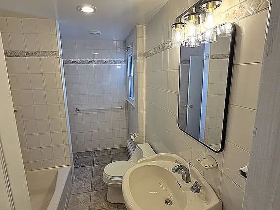 5th image of 84 Rollstone Ave #A