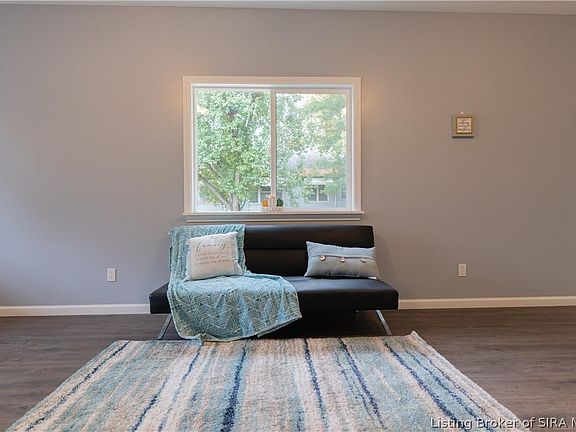 5th image of 134 Olive Ave