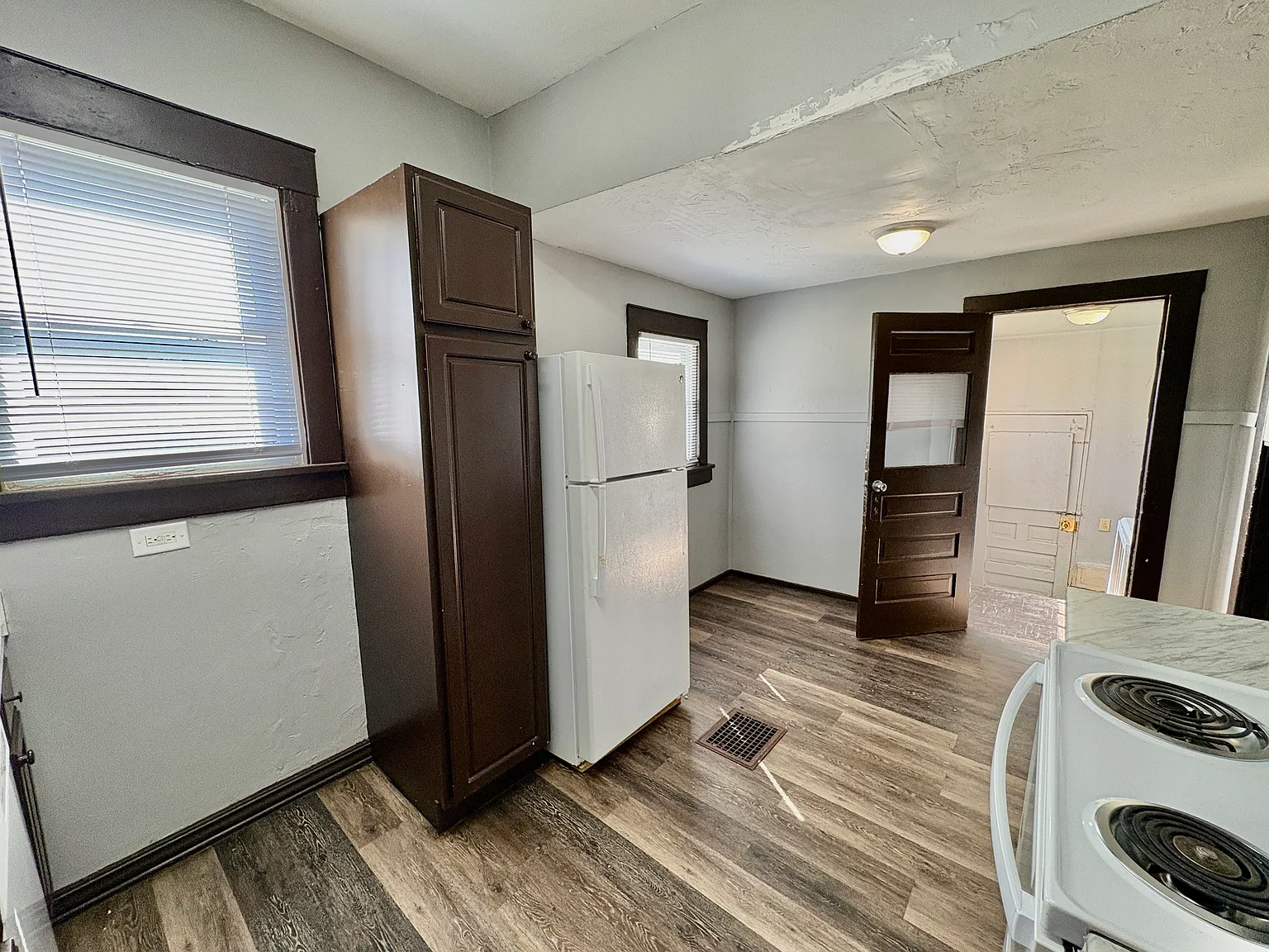 3 bed, 1153 sqft, $1,499 — Photo 2