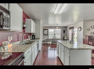 2144 W 2120 N, Clinton, UT 84015