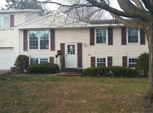 15 Woodcrest Dr, Cortland, NY 13045