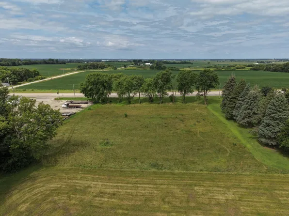 Logan Ave, Waterloo, IA 50703
