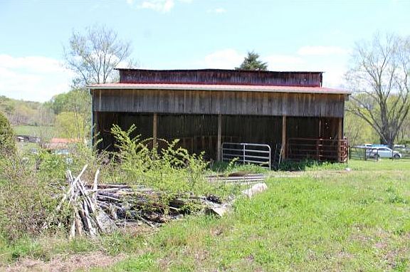 3rd image of 1150 Dennis Ln