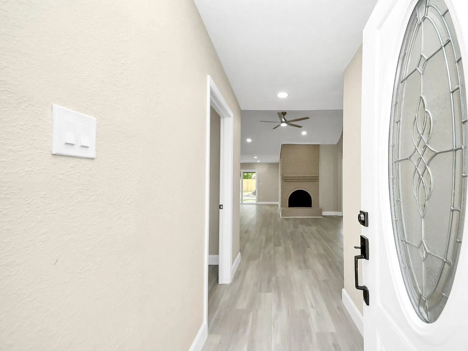 4 bed, 3.0 bath, 2113 sqft, $2,300 — Photo 3