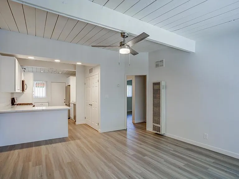 956 W 10th Ave — Photo 2