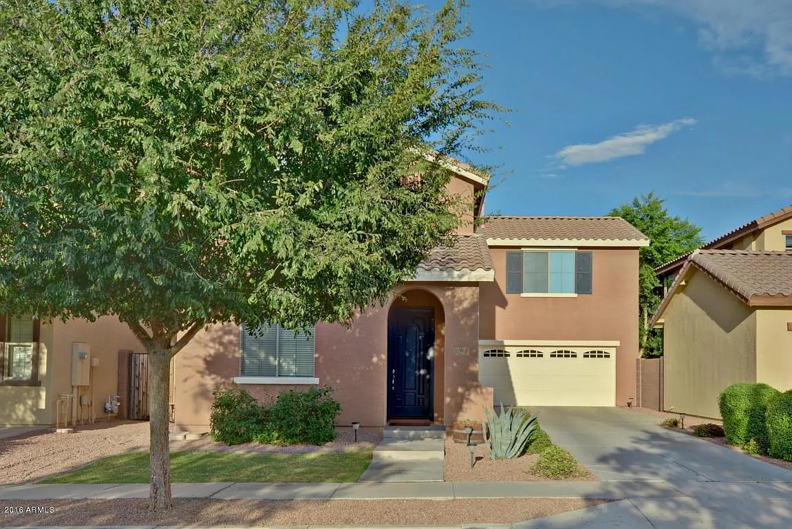 3 bed, 2.5 bath, 2356 sqft, $2,350 — Photo 2