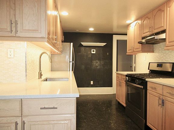 2nd image of 309 Cumberland St APT 1