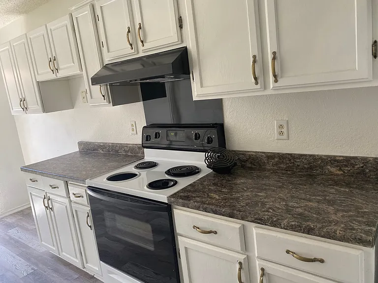 2110 Cascade Dr — Photo 6