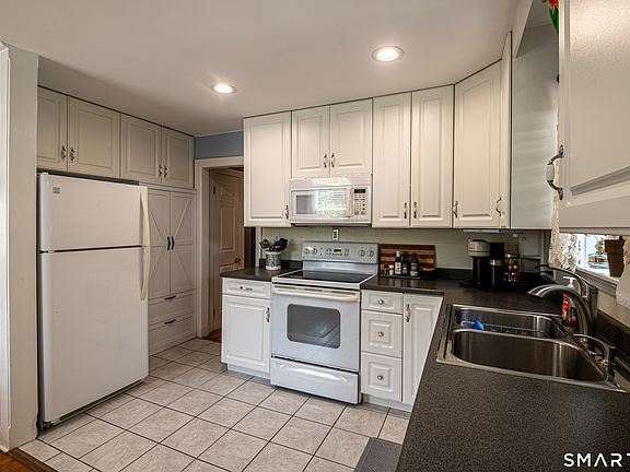 5th image of 106 Steinmann Avenue