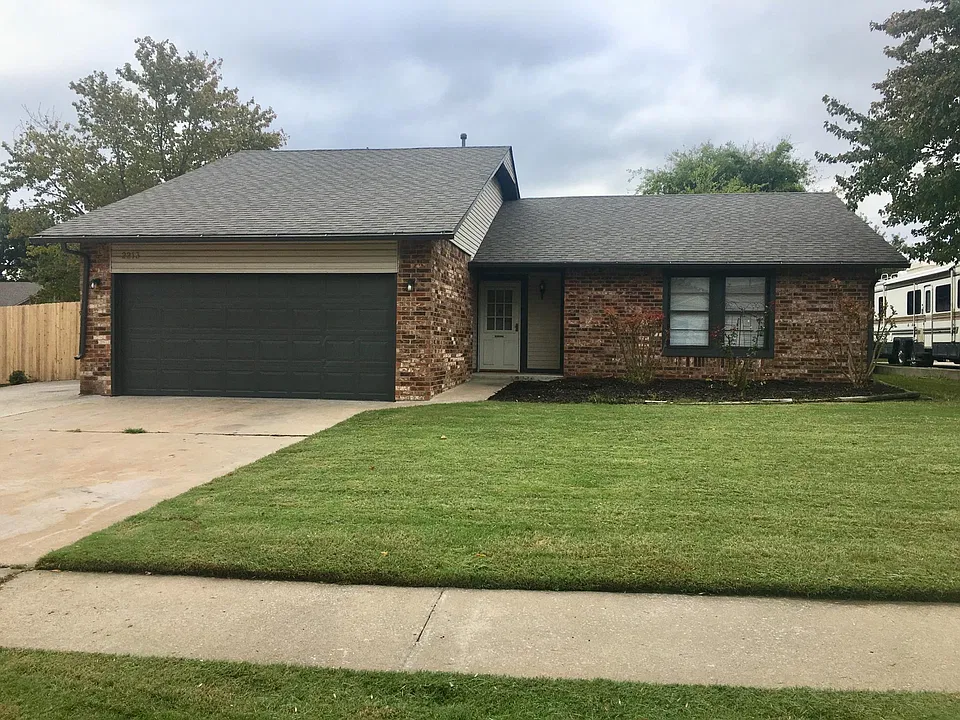 2213 E Wichita St