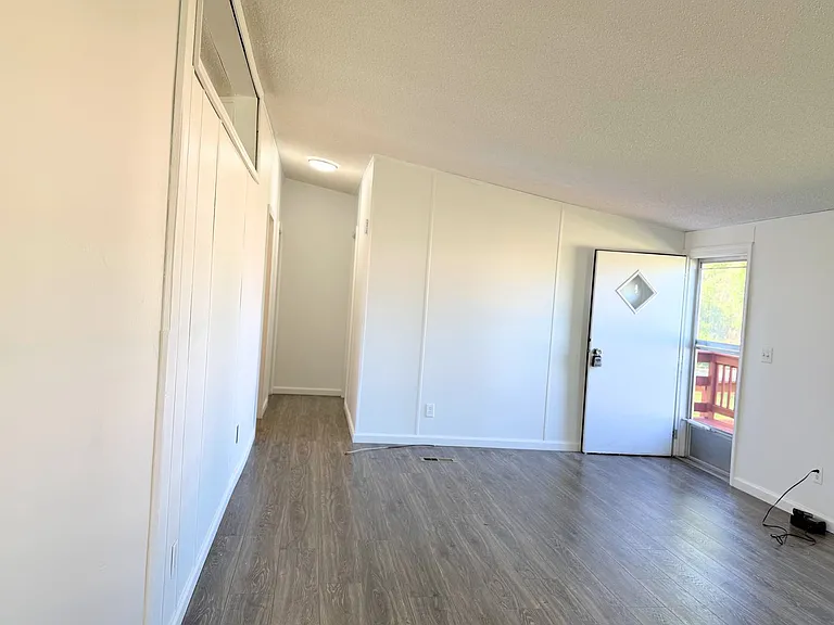 506 1st Ave W #4 — Photo 3