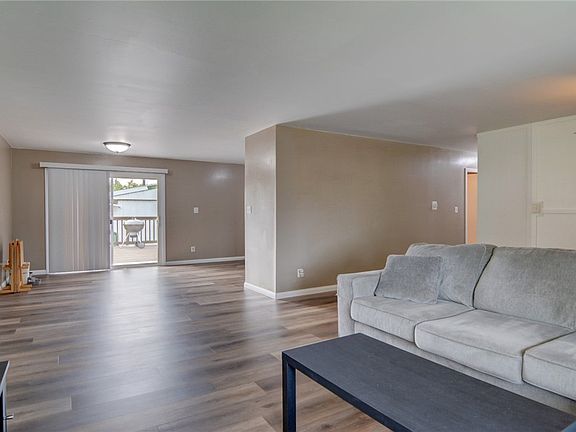 3rd image of 3109 E Maryland St