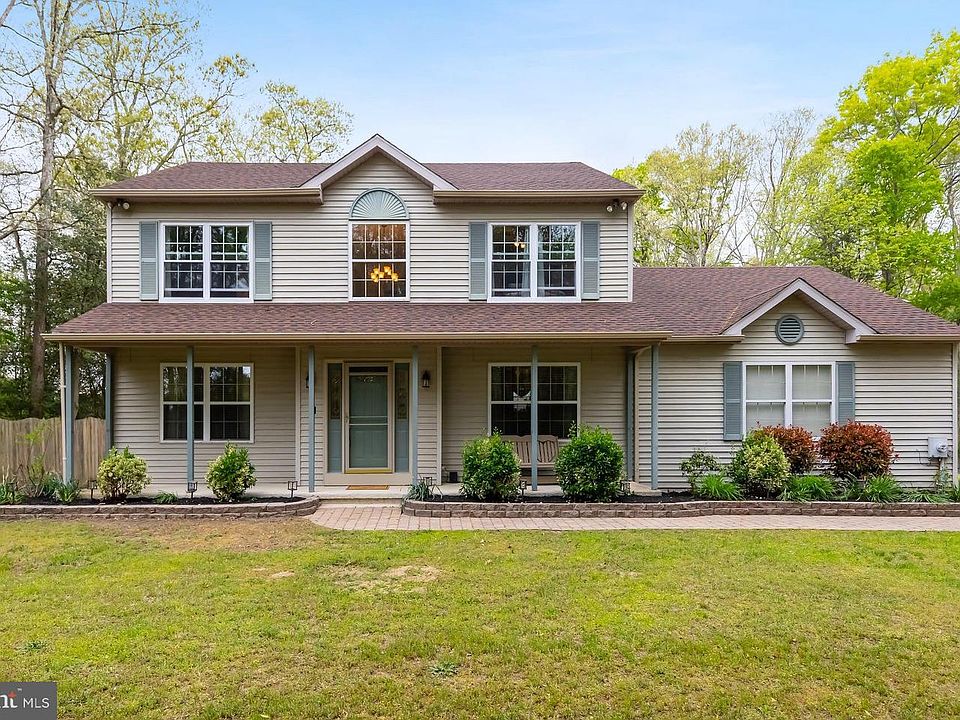 1st image of 563 Crow Pond Rd