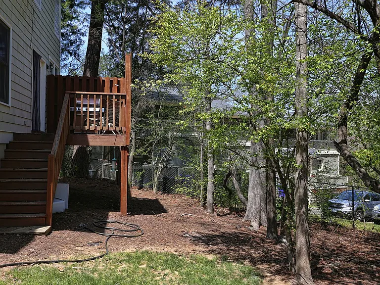 323 Columbia Pl NE — Photo 14