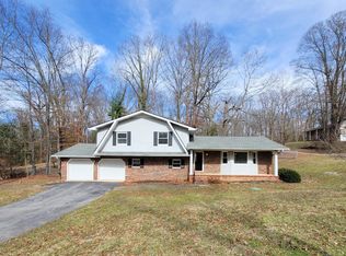 822 Skyline Park Dr, Signal Mountain, TN 37377