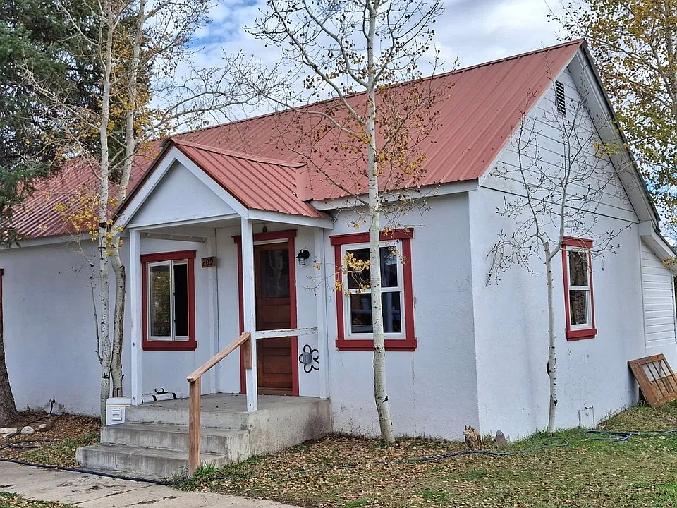 211 E New York Ave
