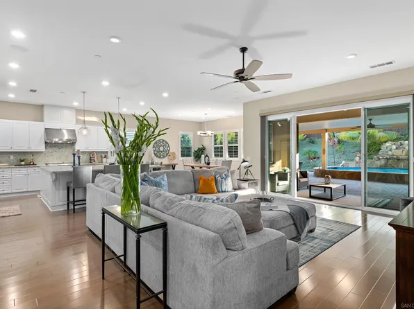 5401 Reef Cir, Carlsbad, CA 92008