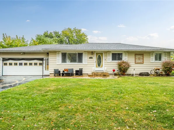 38 Debby Ln, Rochester, NY 14606