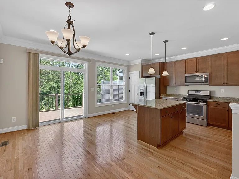 2942 Templehof Ct — Photo 13