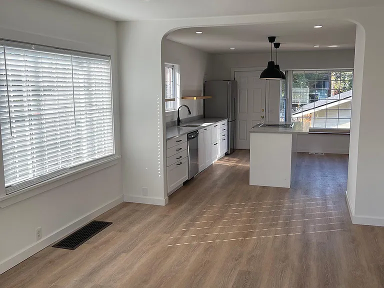 1206 N Anderson St — Photo 5